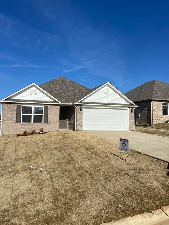 Building Photo - Three Bedroom | Two Bathroom Home in Fairv...