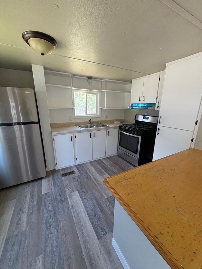 Building Photo - 524 E Elgin St