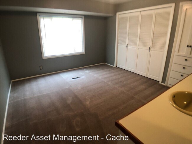 Building Photo - 4 br, 3 bath House - 1093 Lamplighter Drive