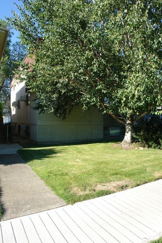 Building Photo - 411 E Sinto Ave