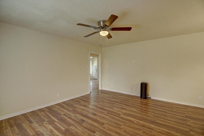 Building Photo - 4021 Markins Dr