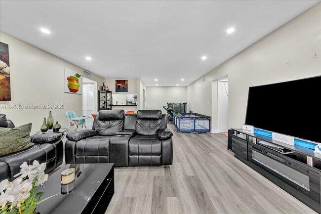 Foto del edificio - 8550 SW 149th Ave