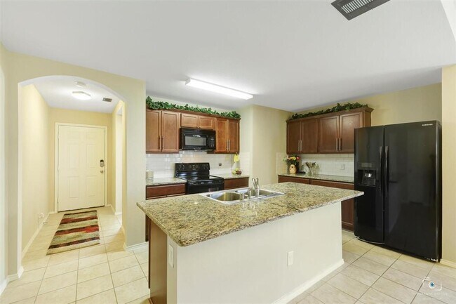 Building Photo - 2334 Triston St