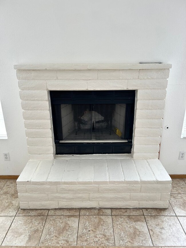 Foto del edificio - *SINGLE STORY 2 BEDROOM HOME*