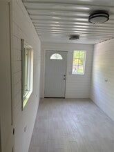 Building Photo - 919 Brooks Ave