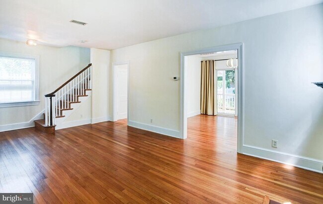 Foto del edificio - 4633 Asbury Pl NW