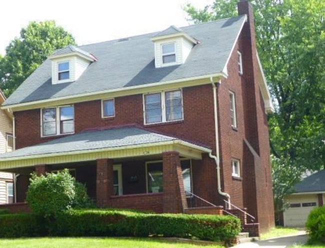 Building Photo - 1835 Selma Ave