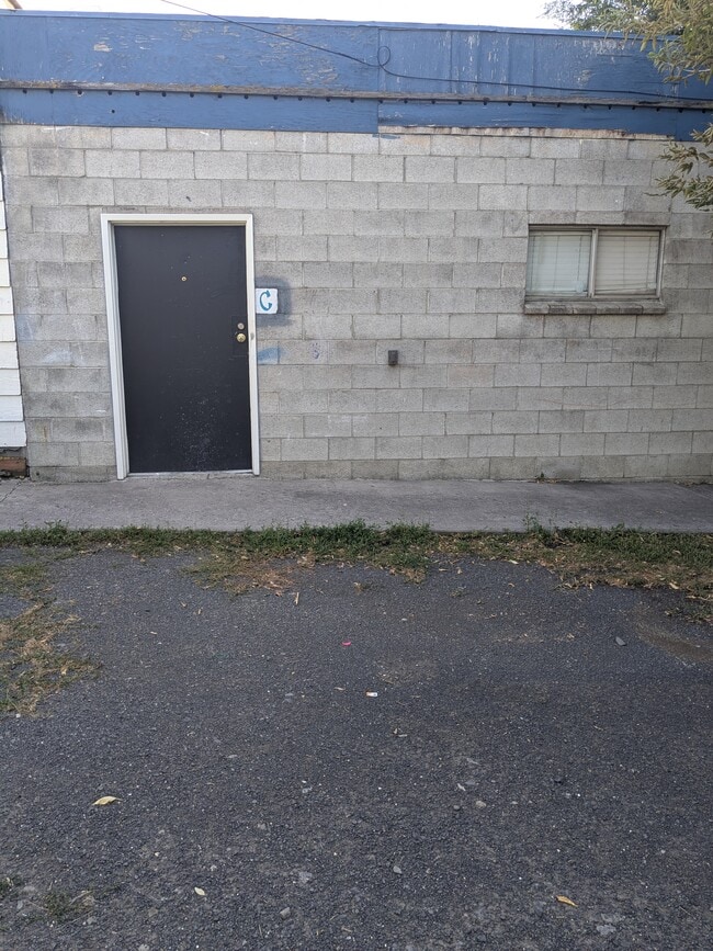 Building Photo - 620 E Main St