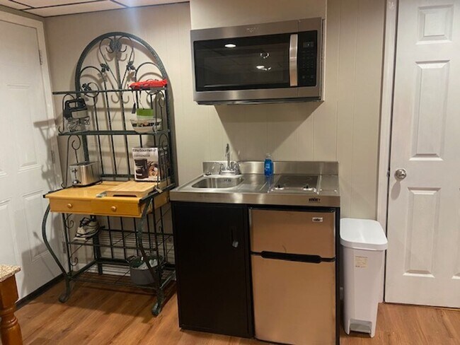 Foto del edificio - West Knoxville 37909 - Fully furnished Roo...
