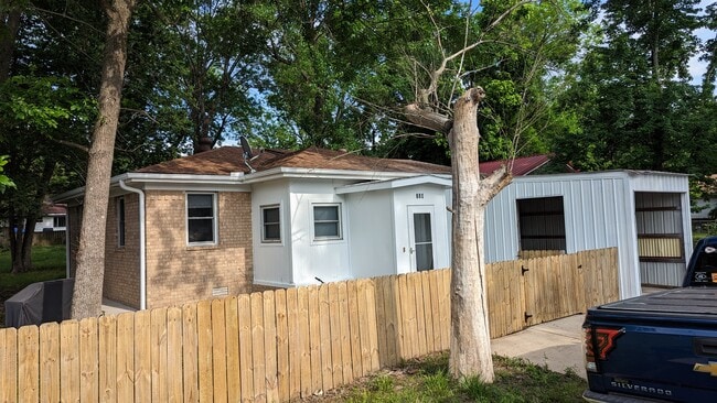 Building Photo - 220 Sulphur St