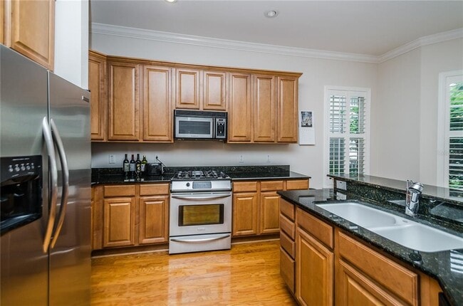 Building Photo - 924 Hemingway Cir