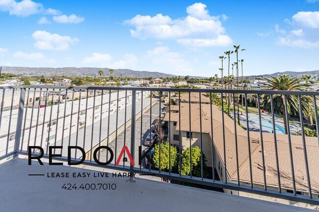 Building Photo - 5320 Cartwright Ave