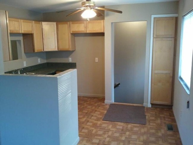 Building Photo - 15360 Ego Ave
