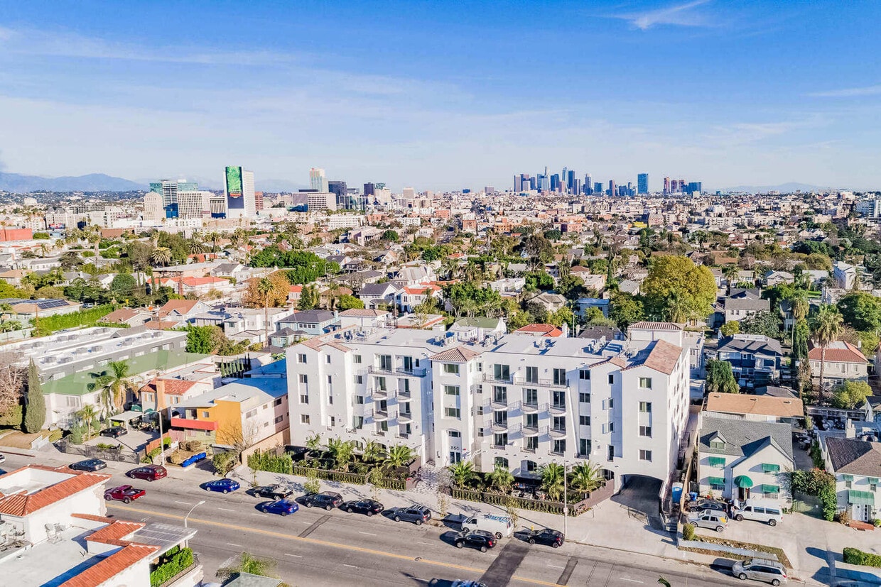Windsor Square Villas Apartments in Los Angeles, CA Westside Rentals