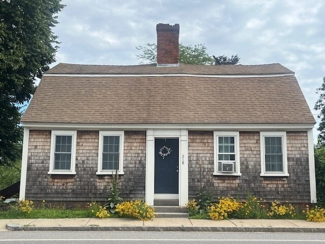 Building Photo - 218 Sandwich St