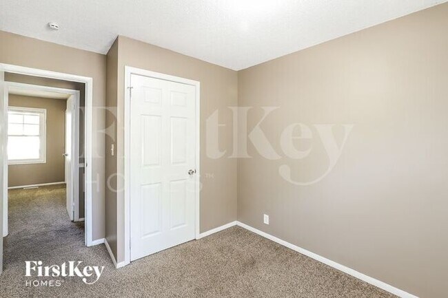 Building Photo - 805 N Powahatan Dr