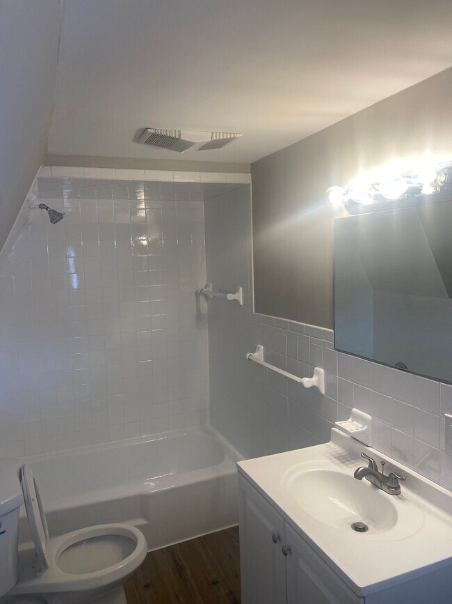 Bath - 387 N Washington St