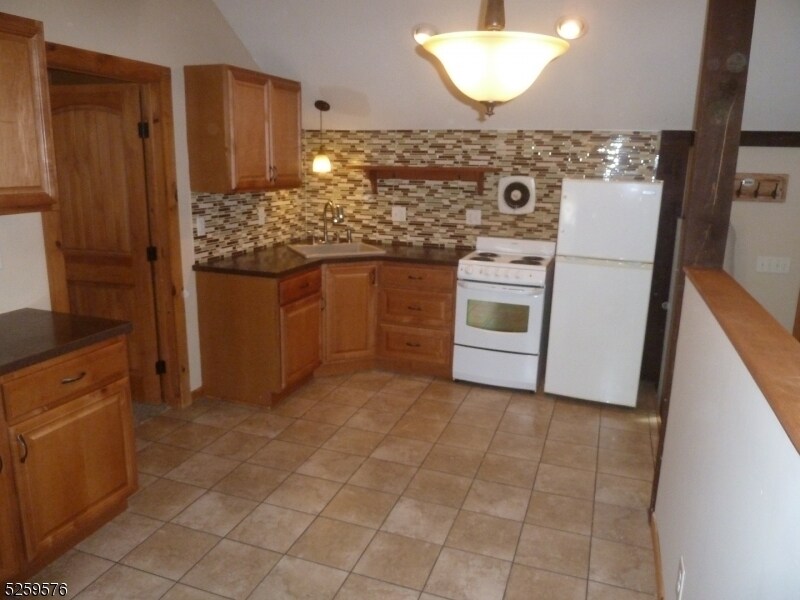 606 County Road 519, Blairstown, NJ 07825 Room for Rent in Blairstown