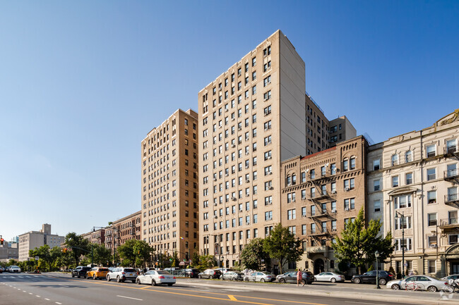 Building Photo - Turner Towers