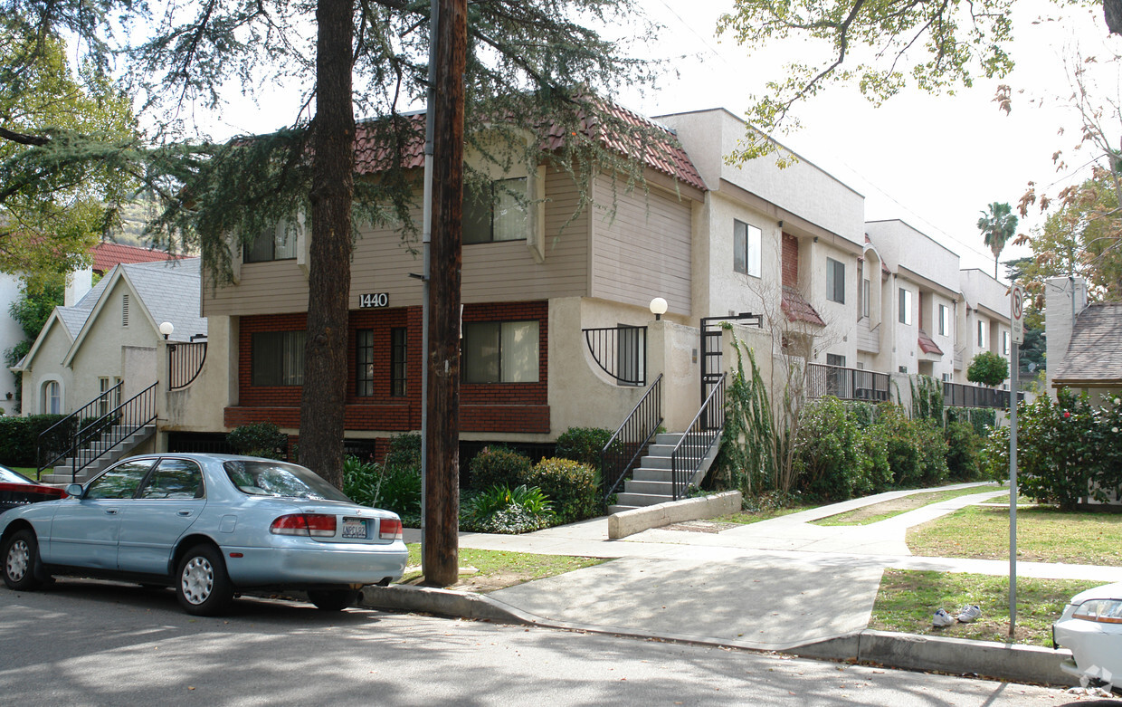 Primary Photo - 1440 Rock Glen Ave