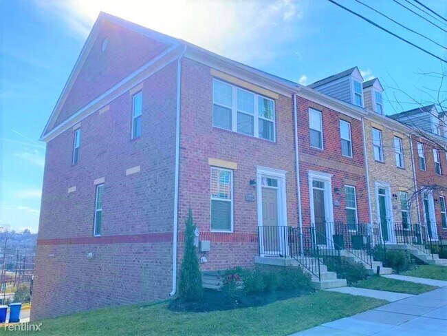 Building Photo - 3 br, 3.5 bath Townhome - 1239 Trenton Pl SE