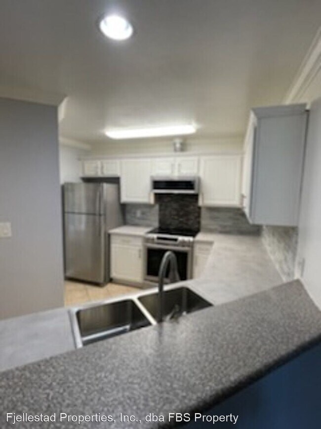 Foto del edificio - 2 br, 2 bath House - 7455 Charmant Drive #...