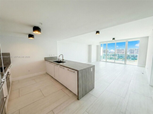 Foto del edificio - 400 Sunny Isles Blvd