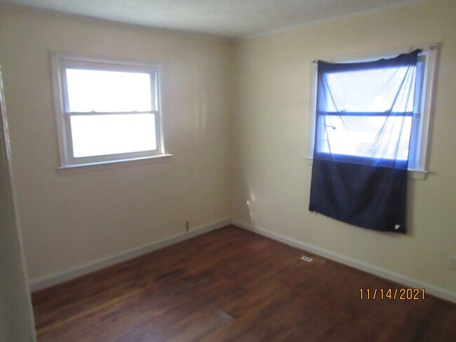 Building Photo - Nice Cozy 2 bedroom 1 bath Home.
