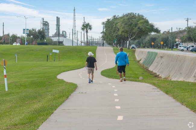 A walking trail at Bay Street Park.