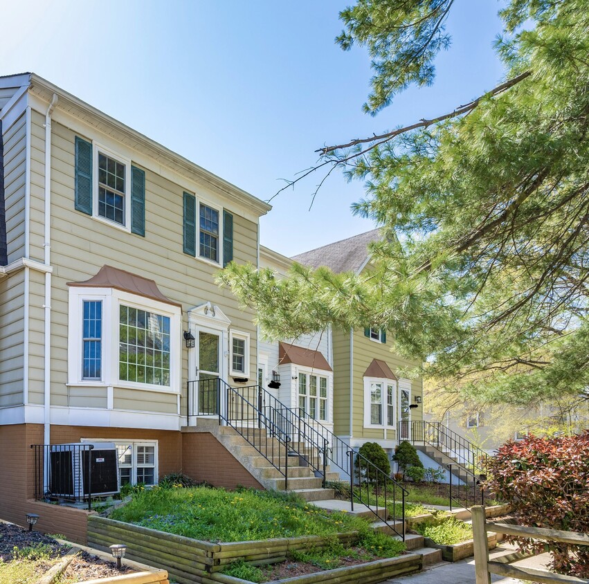Primary Photo - 1473 Chatham Ct