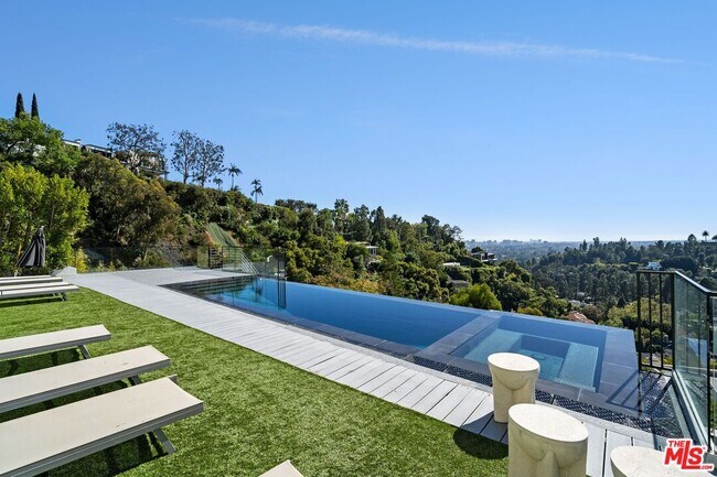 Building Photo - 9459 Beverlycrest Dr