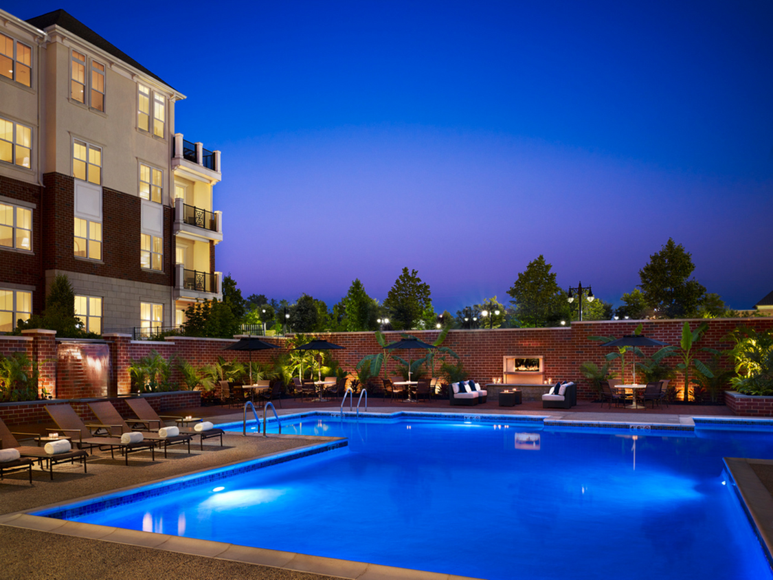 Piscina: al atardecer - The Flats at Lansdale