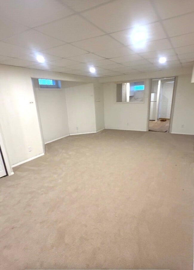 Building Photo - 609 S 5th Ave