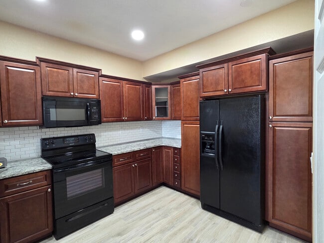 Building Photo - 6361 Aragon Way