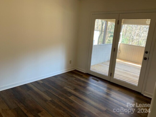 Foto del edificio - 13639 S Tryon St