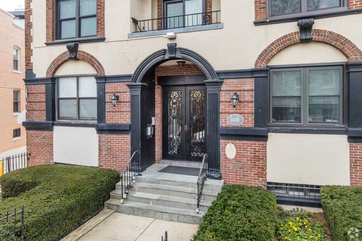 Entrada - 1436-1438 Meridian Pl NW