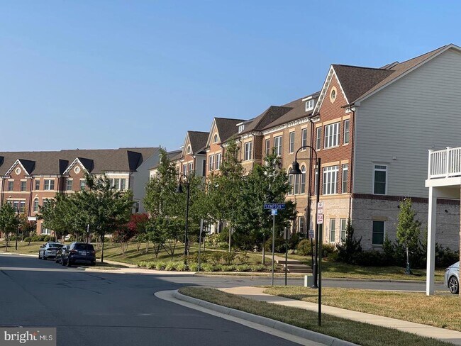 Foto del edificio - 44711 Plympton Square