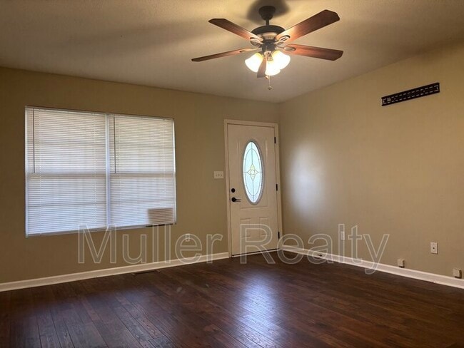 Foto del edificio - 4703 High School Rd