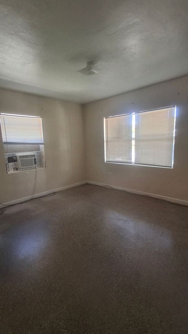 Building Photo - MOVE IN READY!!!
