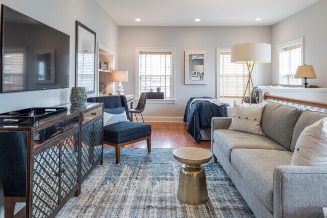 Fully Furnished Studio - 2 E Elm St