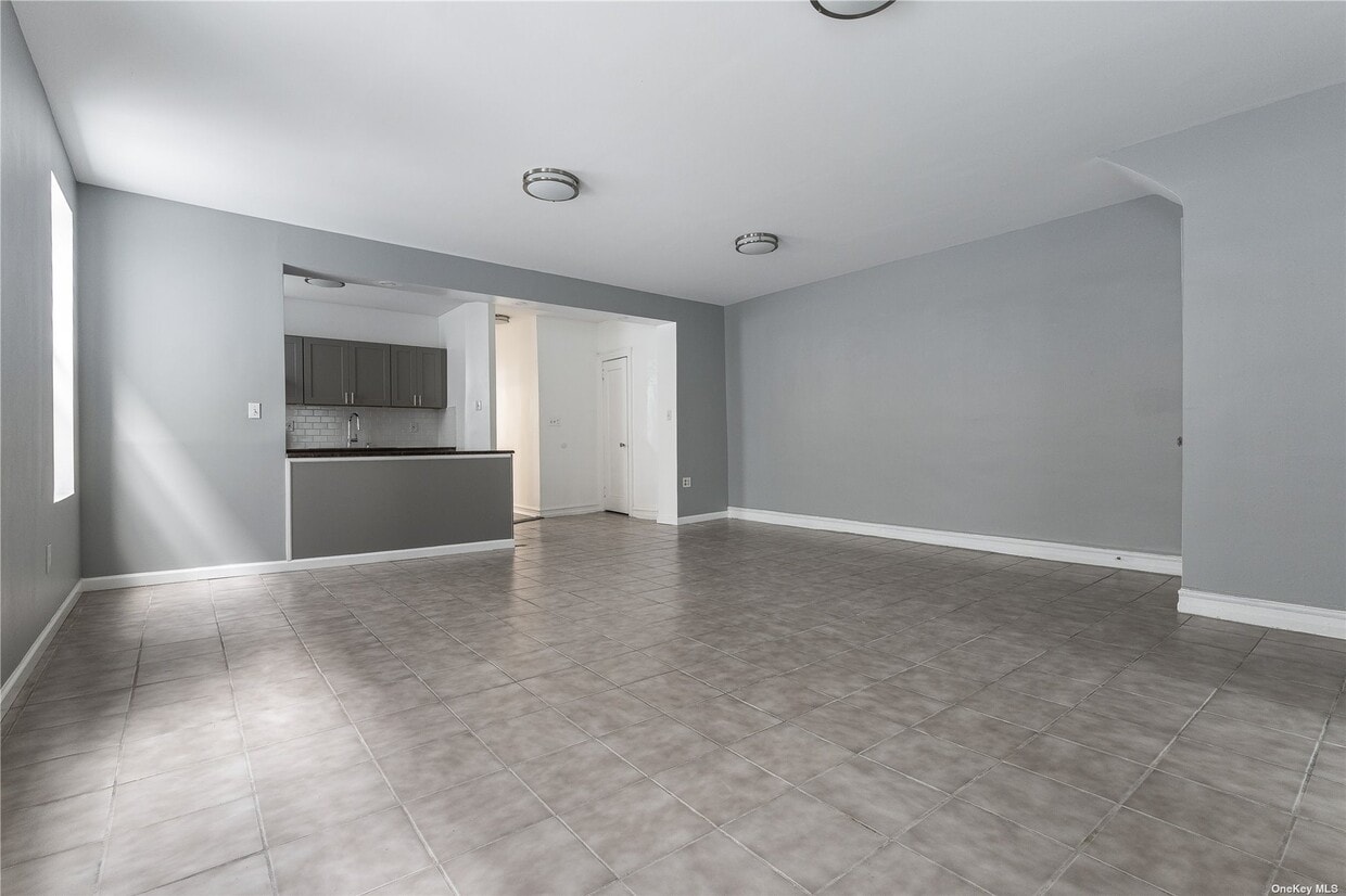 Building Photo - 123 W 227th St
