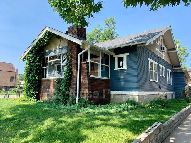 Building Photo - 1129 12th Ave