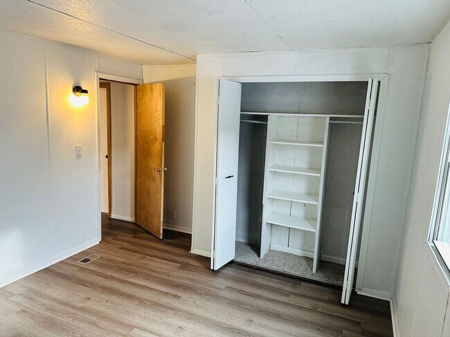 Foto del edificio - 1032 Lake Elmo Dr