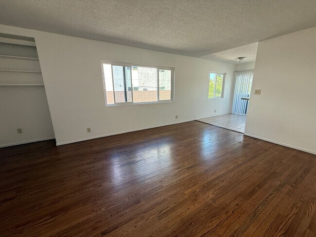Foto del edificio - 11761 Culver Blvd