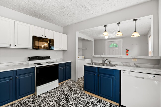 Building Photo - 825 Oakland Dr