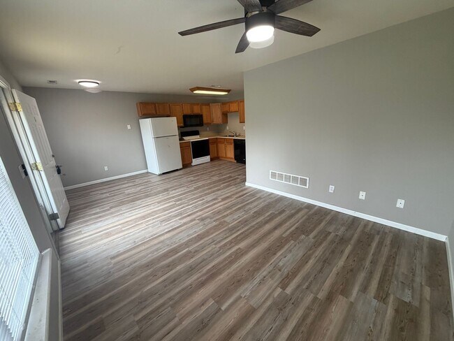Foto del edificio - NEWLY RENOVATED: 2BR/1BA Duplex Homes in Hallsville, MO