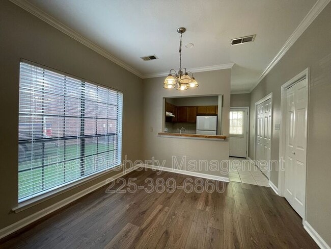 Building Photo - 910 W Macci St