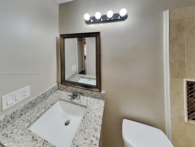 Foto del edificio - 512 NW 38th Terrace