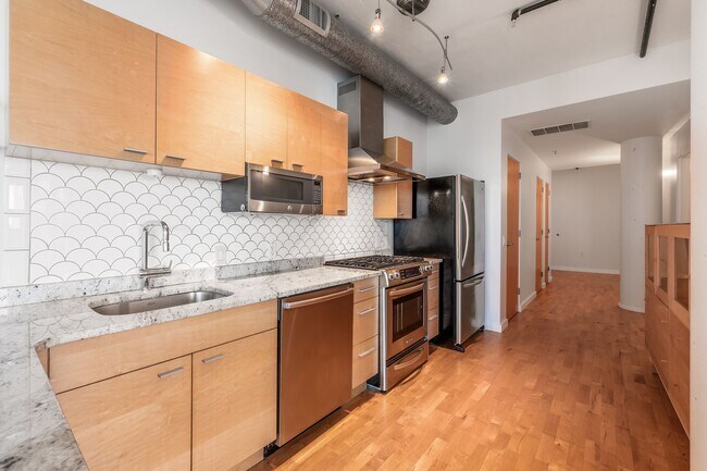 Foto del edificio - Enjoy all that Logan Circle and Mount Vernon Square have to offer in this modern and bright 2 bed...