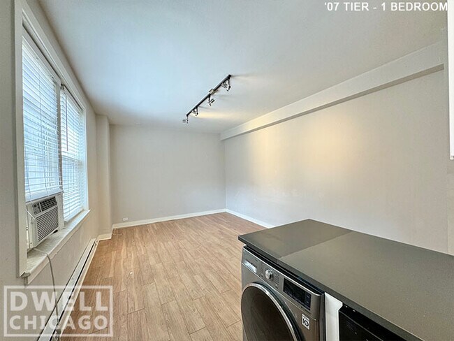 Foto del edificio - 541 W Belmont Ave